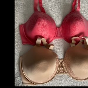 Set of 2 Vanity Fair 42 DD underwire bras